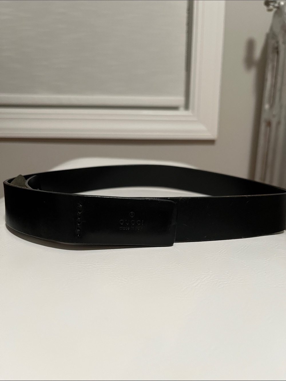Gucci Black Leather Belt with Subtle Debossed Logo